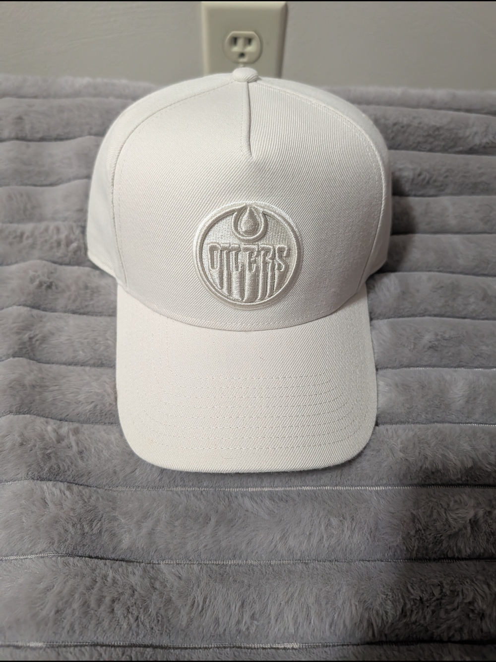 Edmonton Oilers White Embroidered Logo Cap